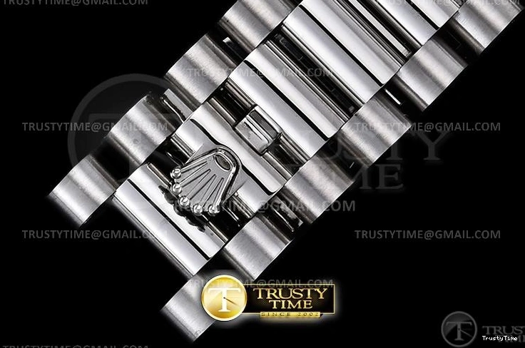 0726 Versatile RDD0220H – DayDate 36mm 701